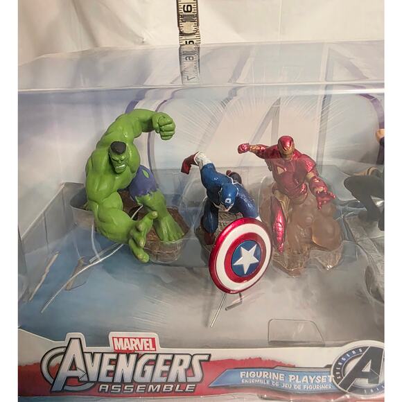 Marvel Avengers Assemble Figurine Playset New in Box Disney Store 5 pieces - Picture 4 of 5